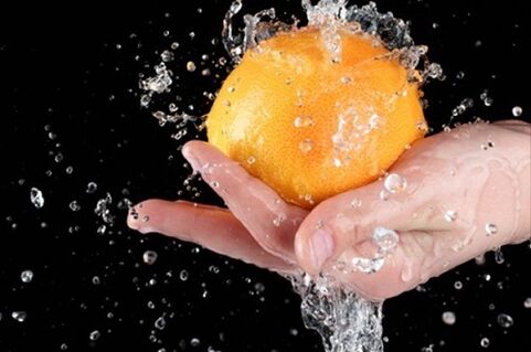 spălarea fructelor pentru a preveni paraziții subcutanati